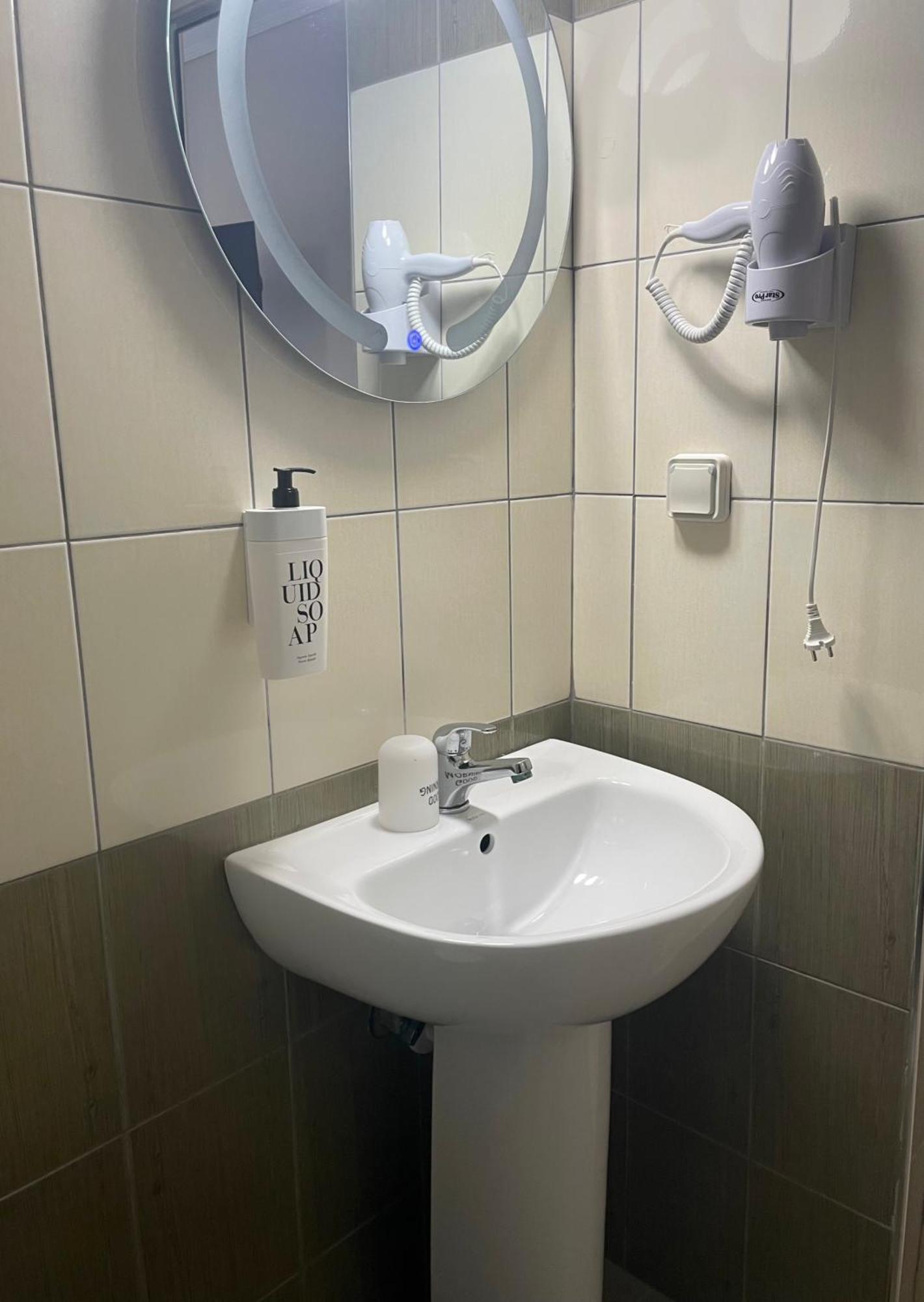 Rondo'S Hotel Himarë Dış mekan fotoğraf