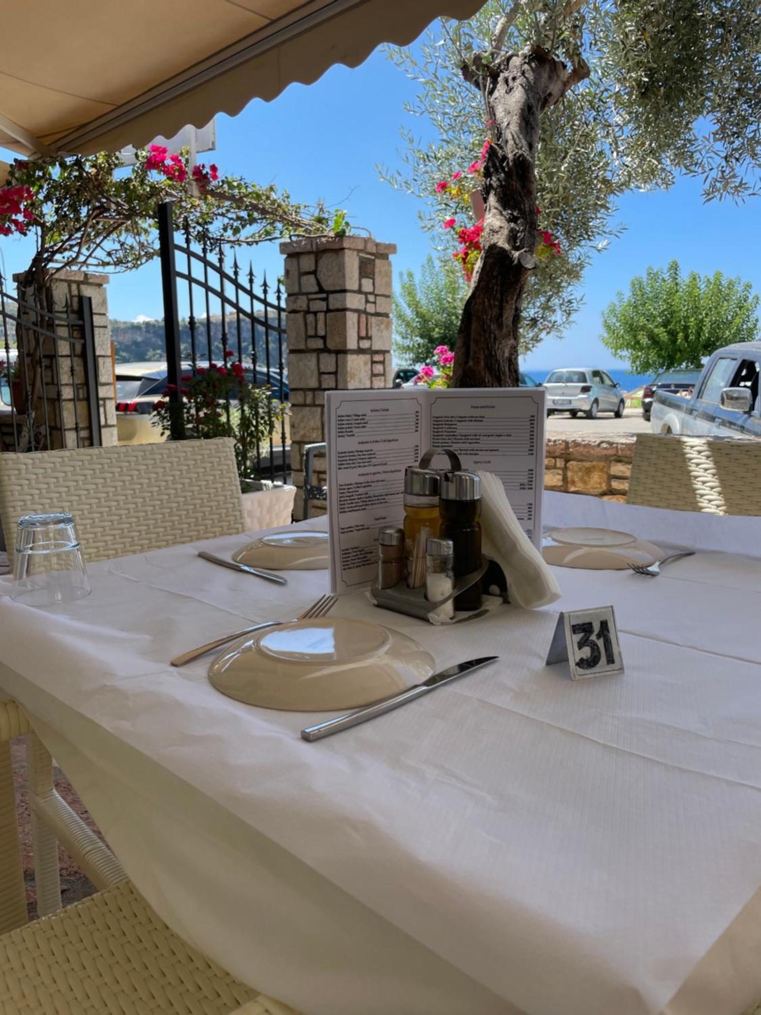 Rondo'S Hotel Himarë Dış mekan fotoğraf