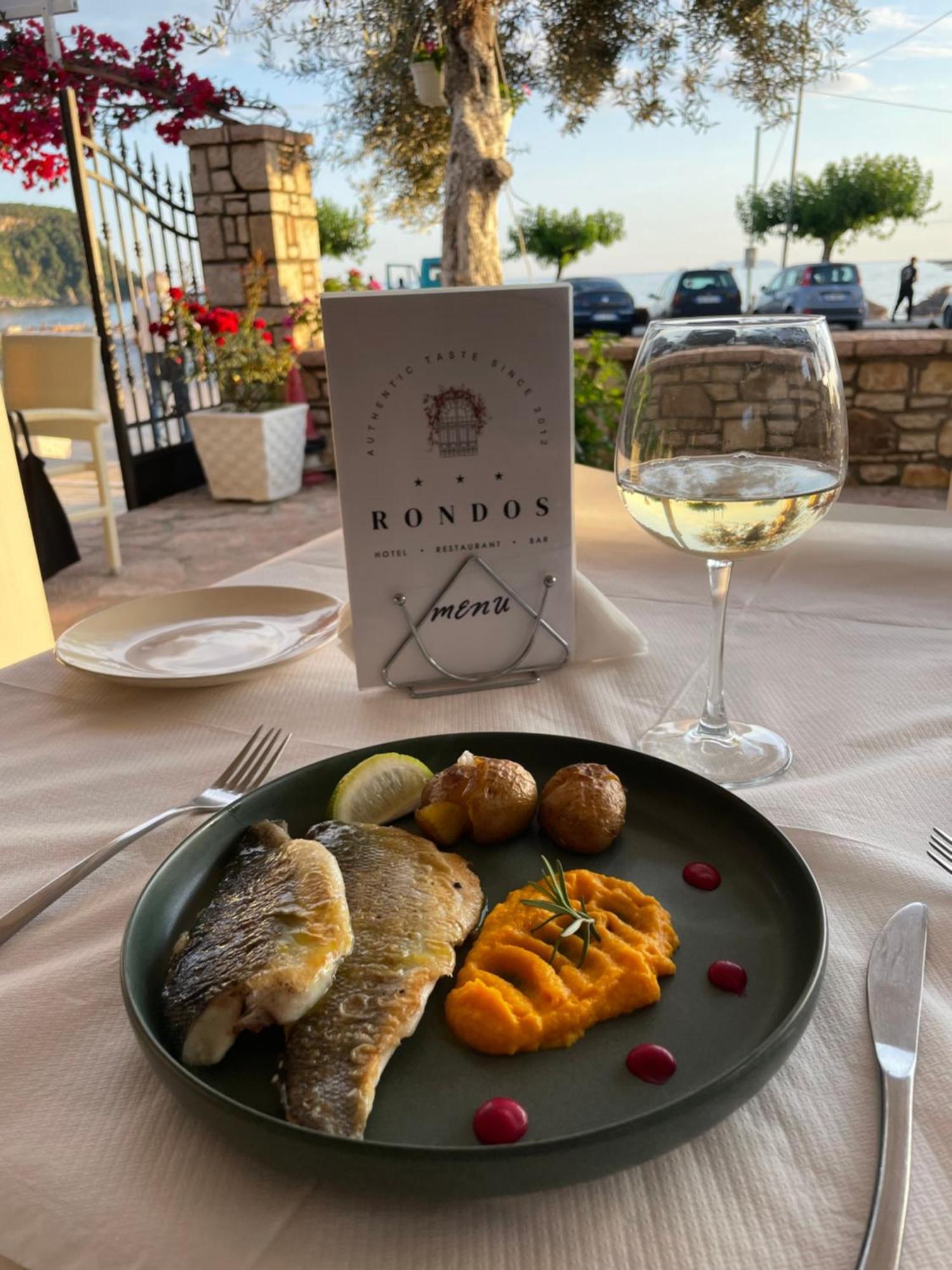 Rondo'S Hotel Himarë Dış mekan fotoğraf